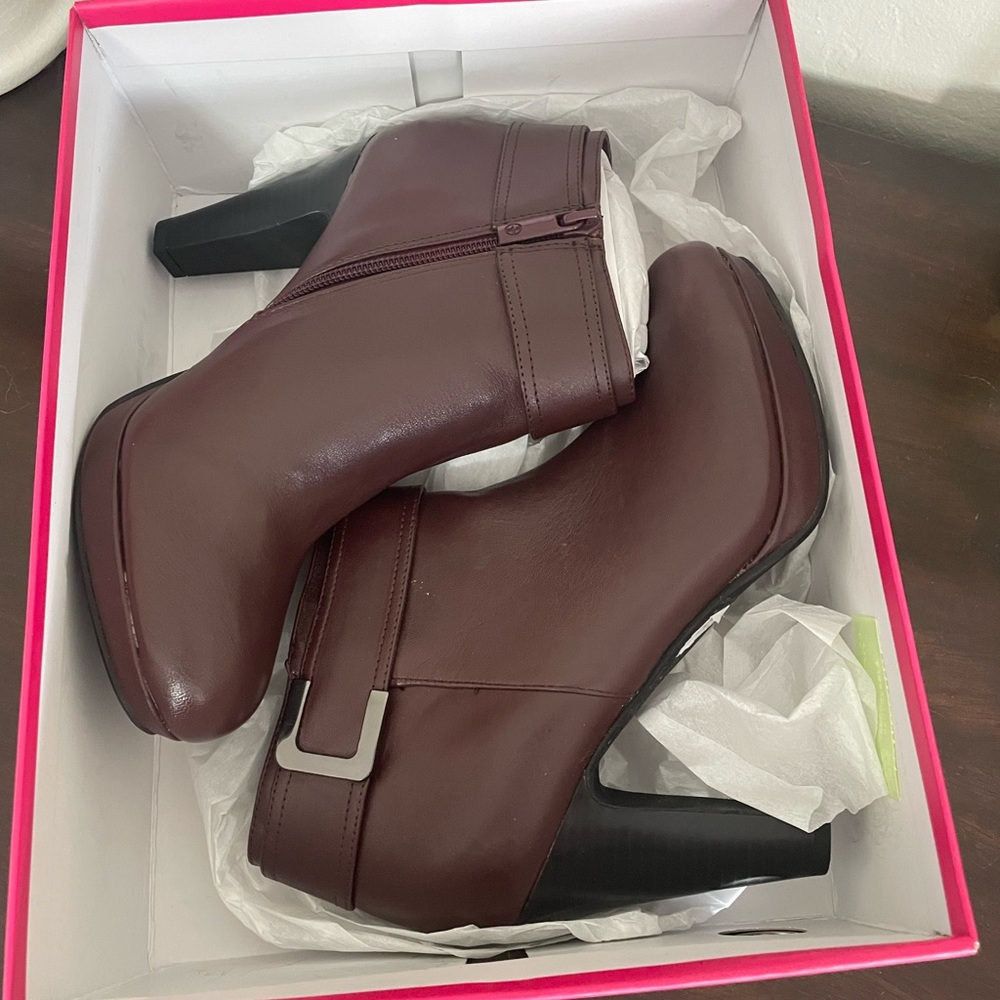 Giani Bernini Brown Platform Booties Size 7